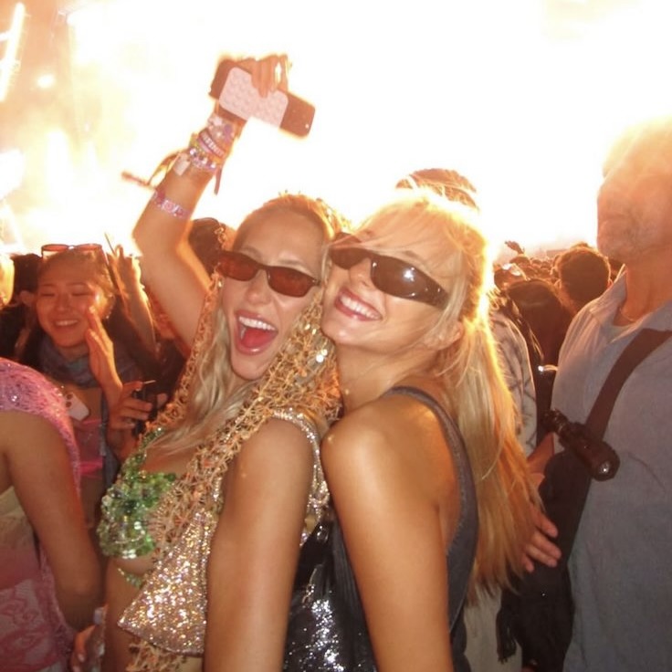 Alix Earle wears our sunglasses